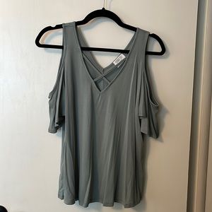 Good condition! Size medium Sienna Sky top